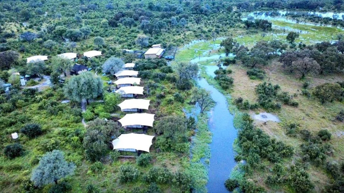 Arrival & Fly to Khwai
